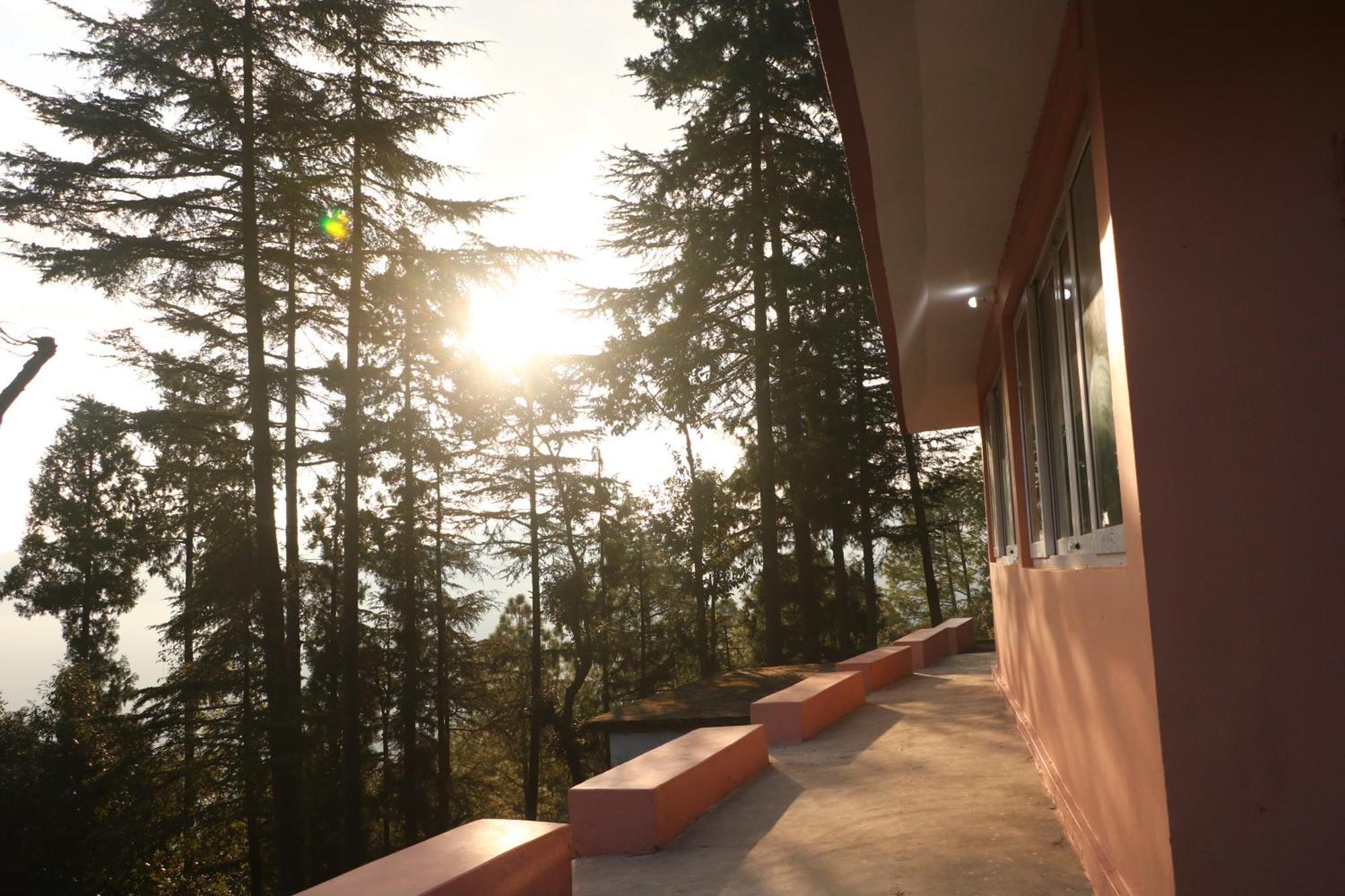 The Deodar Inn Pauri Extérieur photo
